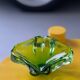 Verre de Murano vert, verre contemporain des années 1960 fabriqué à la main en Italie.