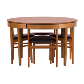 Table et 4 chaises encastrables scandinaves