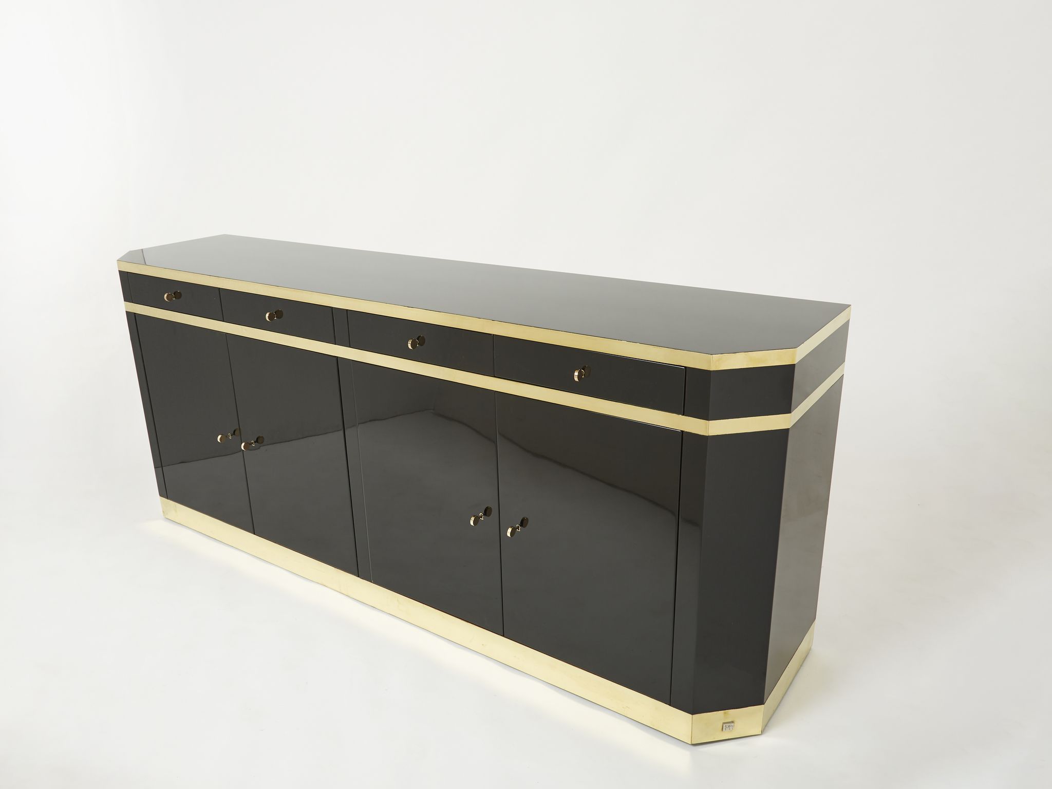Enfilade laquée noire et laiton signée J.C. Mahey années 70
