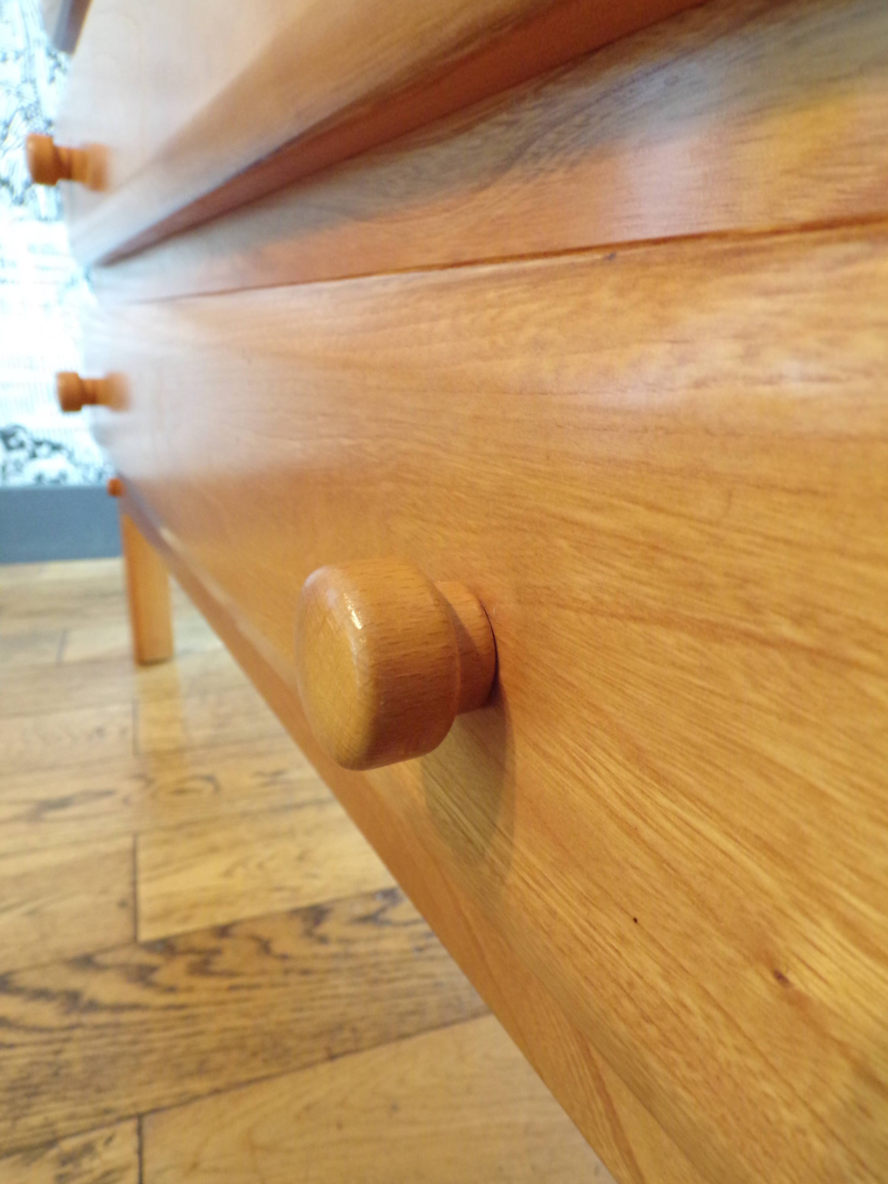 Elm chest of drawers 1970-80 3 drawers