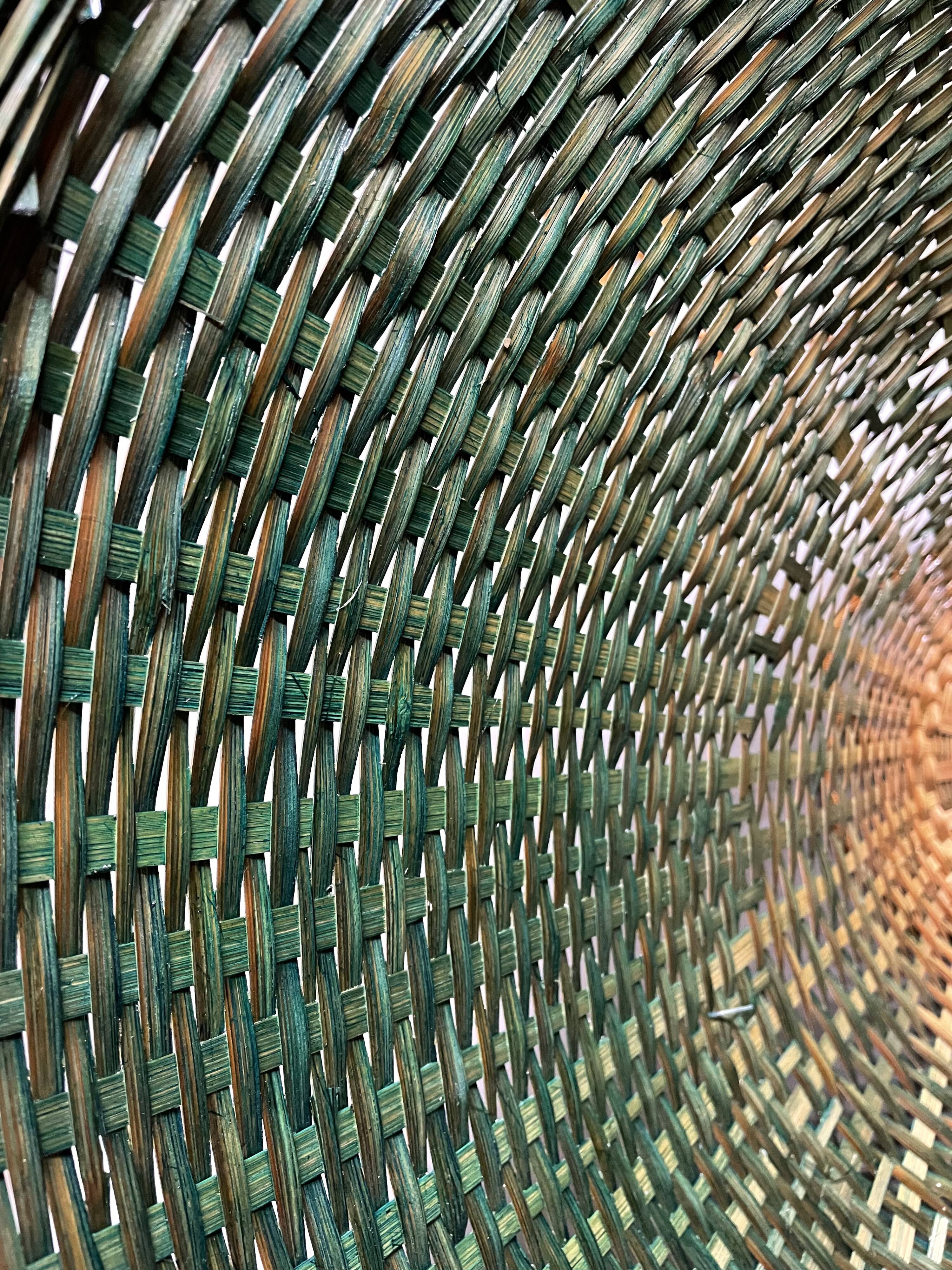 Suspension in green braided rattan