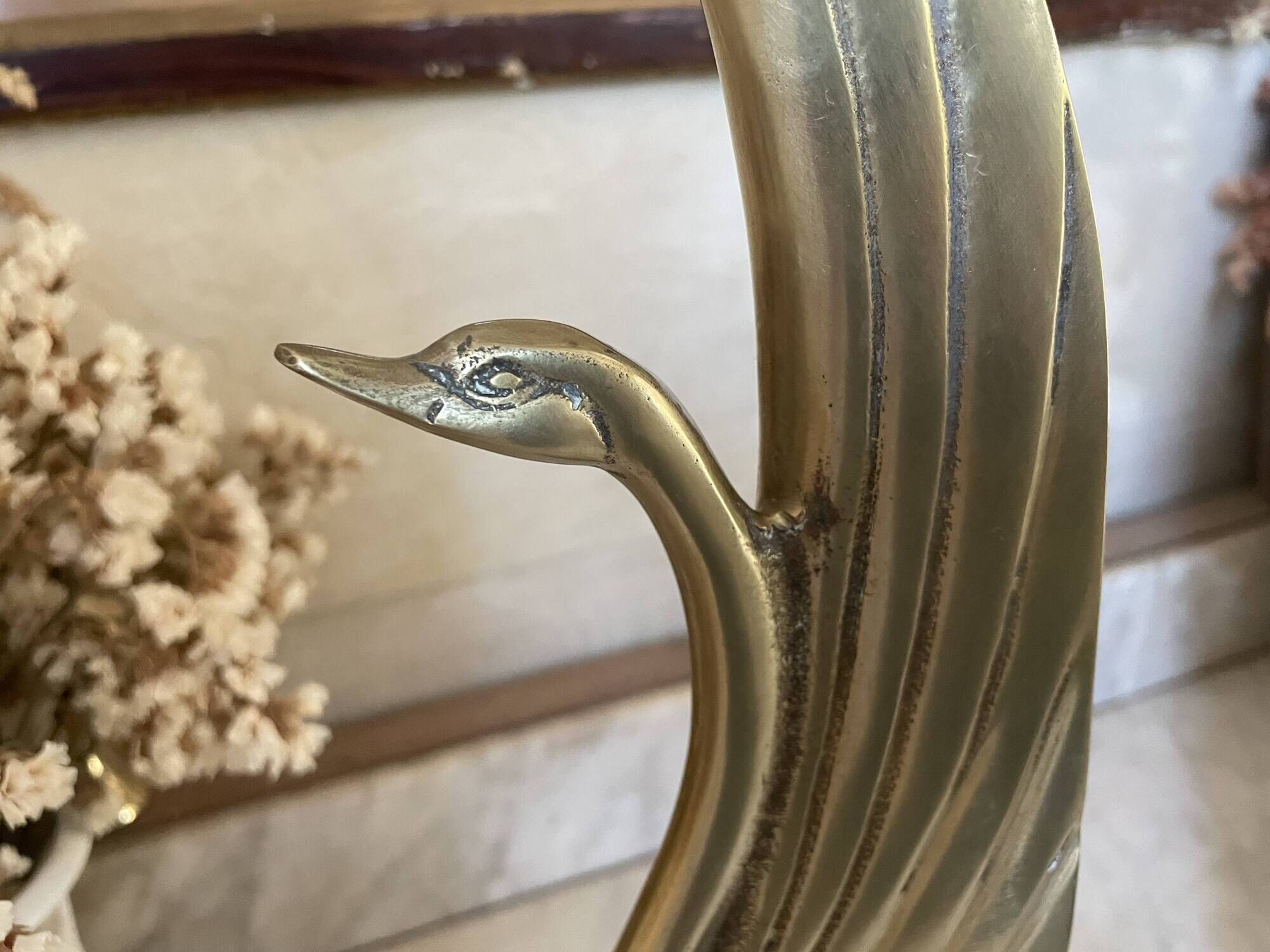 Pair of brass bookends, sculptural swans in Art Nouveau style.