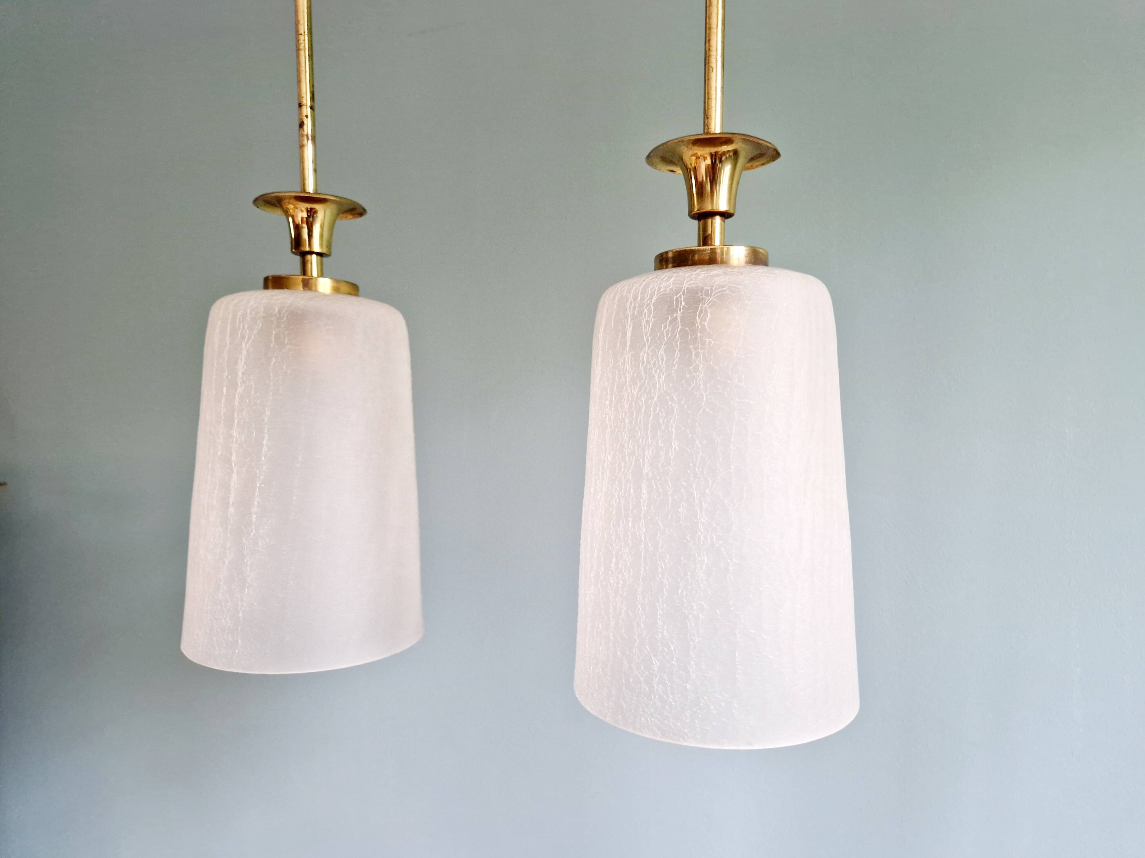 Pair of Mid Century Pendant Lights in Brass and Clear Crackle Glass, 1950s