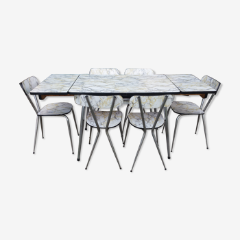 Formica table and 6 chairs