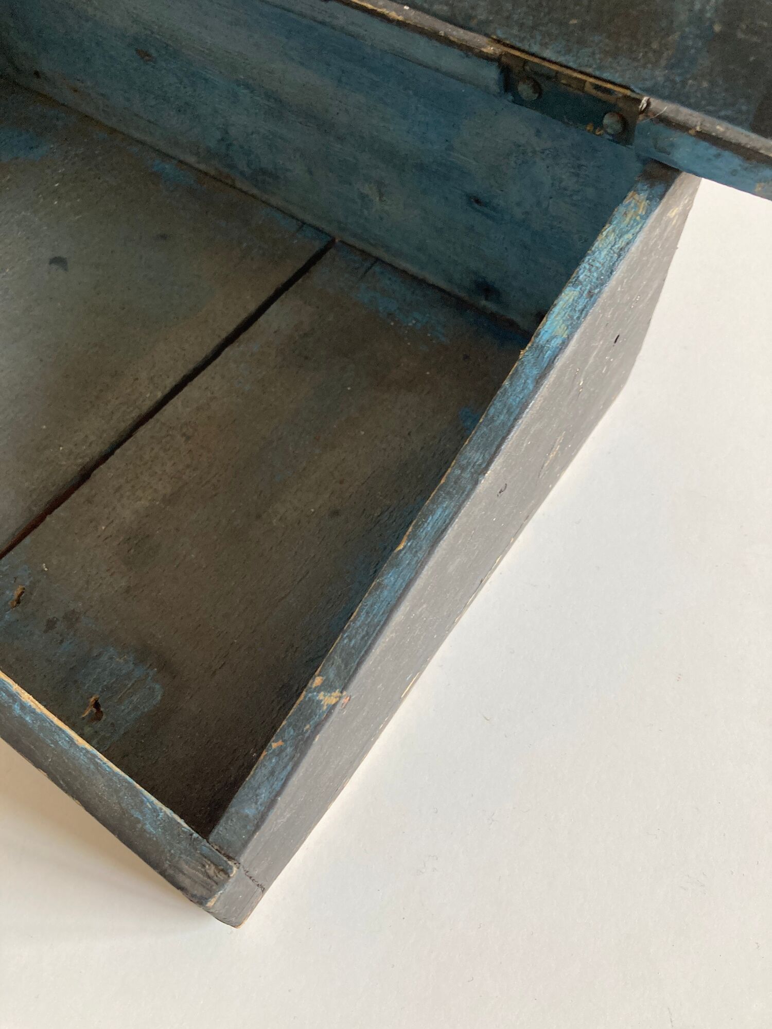 19th farm storage box in washed wooden popular arts
