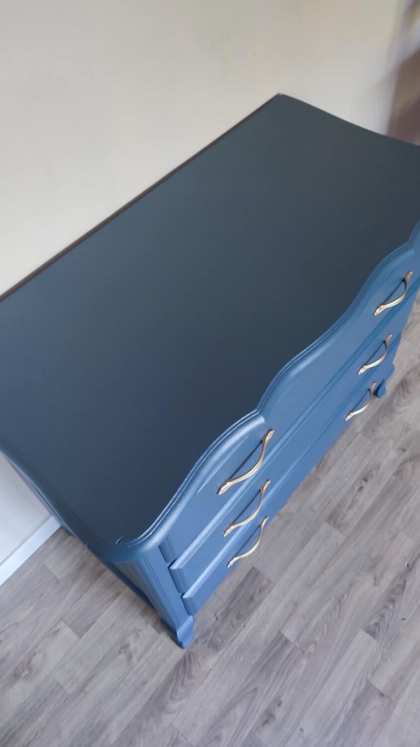Chest of drawers in solid oak painted blue