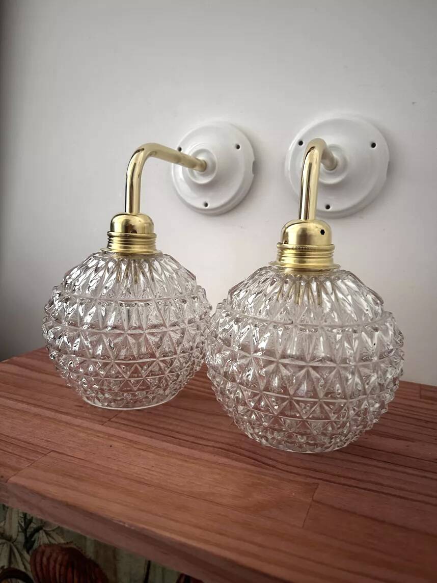 Appliques murales globes en verre