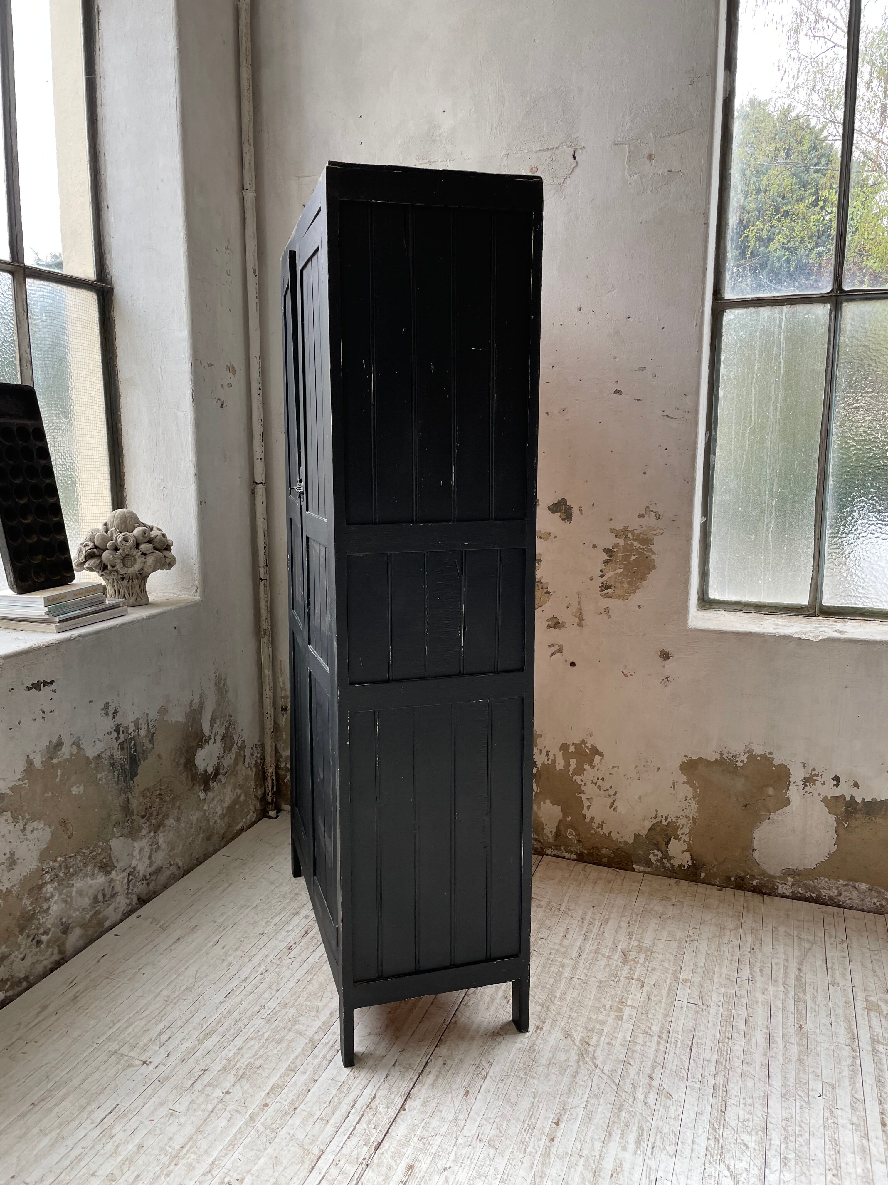 Black trade cabinet