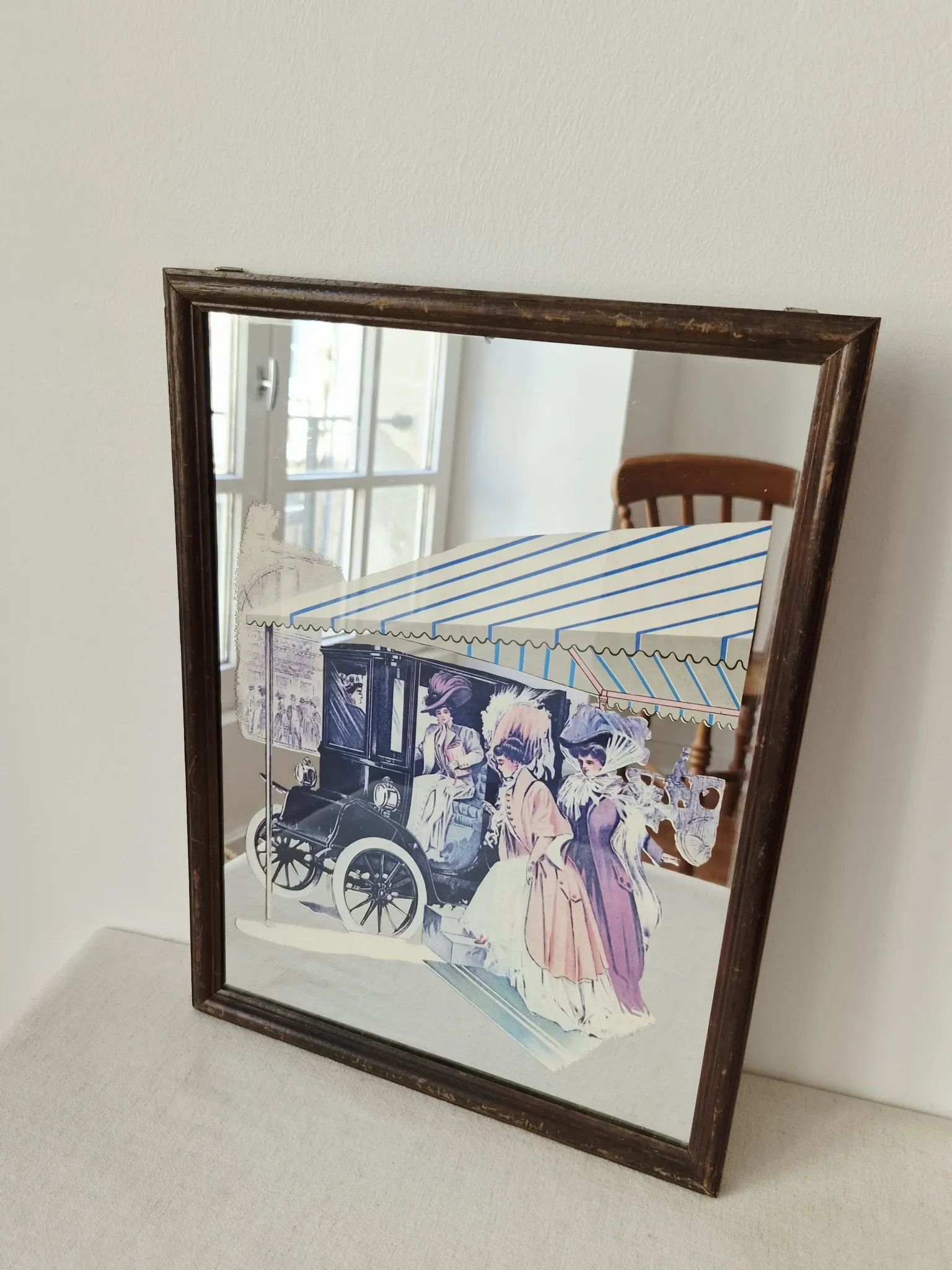 Vintage 1960s mirror - Retro "Belle Époque" scene - Wooden frame