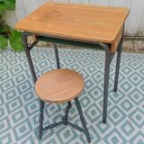 Tripod stool with spacer