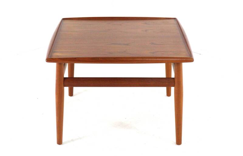 Grete Jalk for Glostrup coffee table danish design in teak