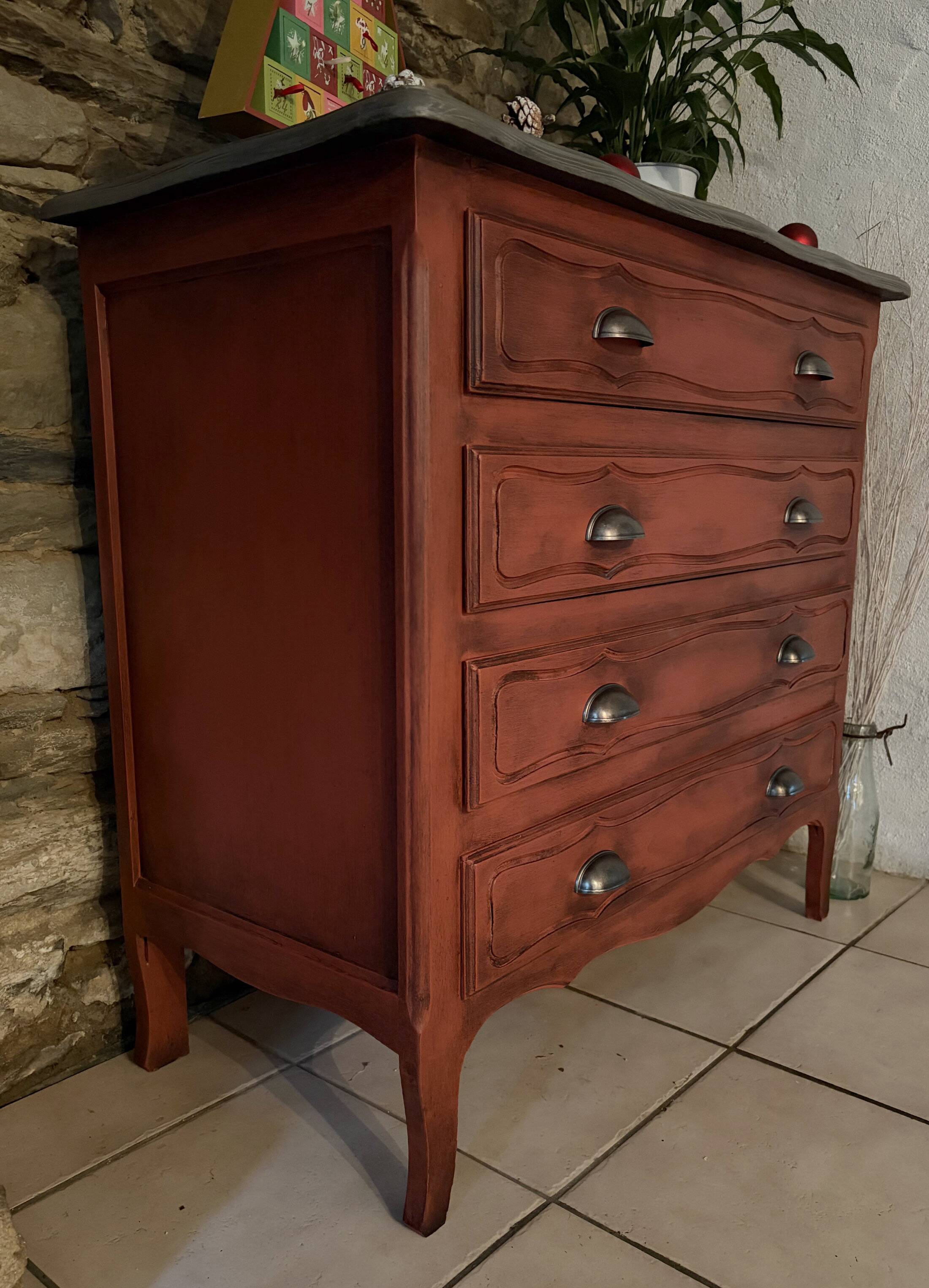 Commode - Primer Red