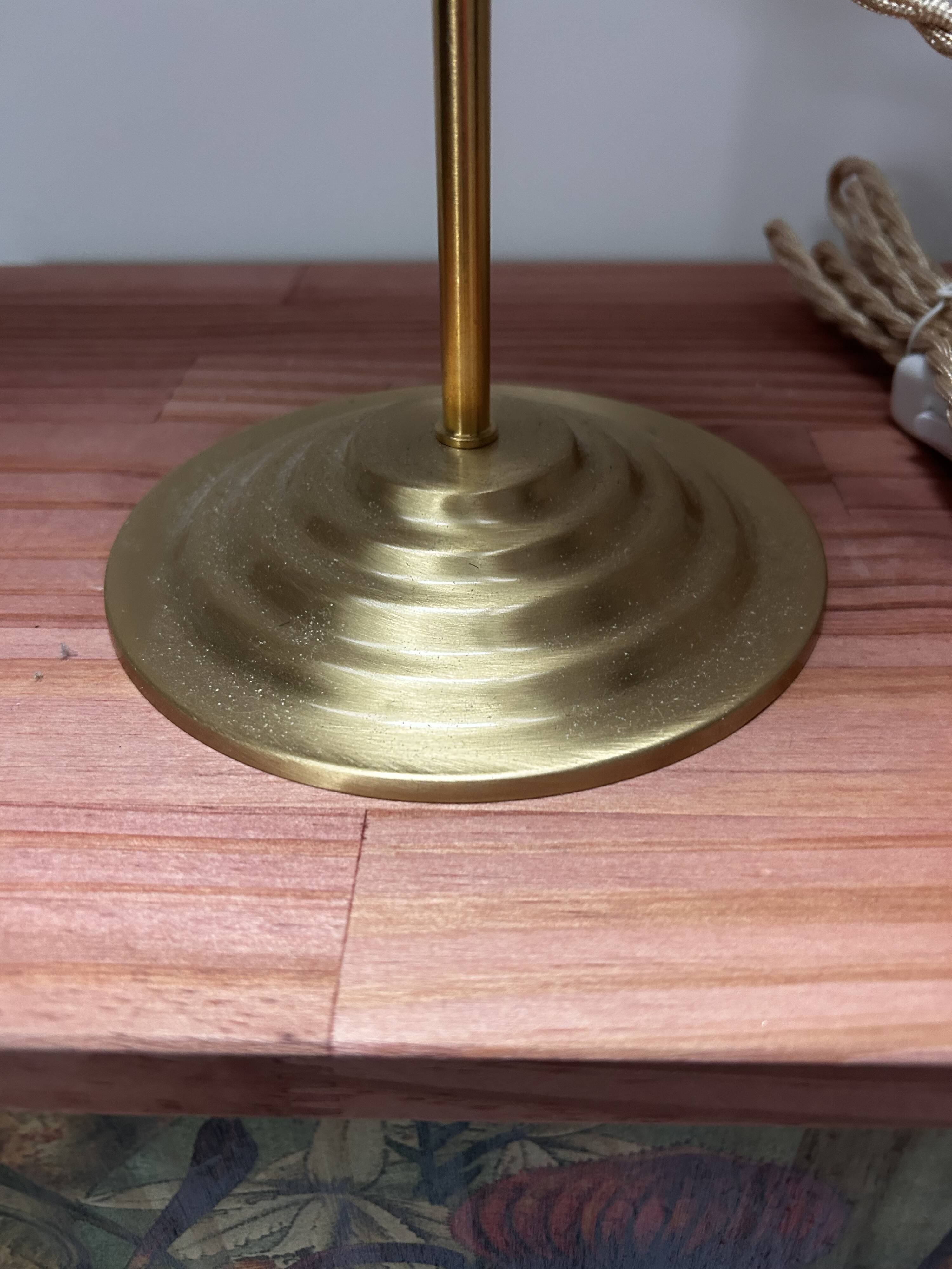 Vintage globe shell table lamp