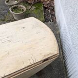 Round coffee table