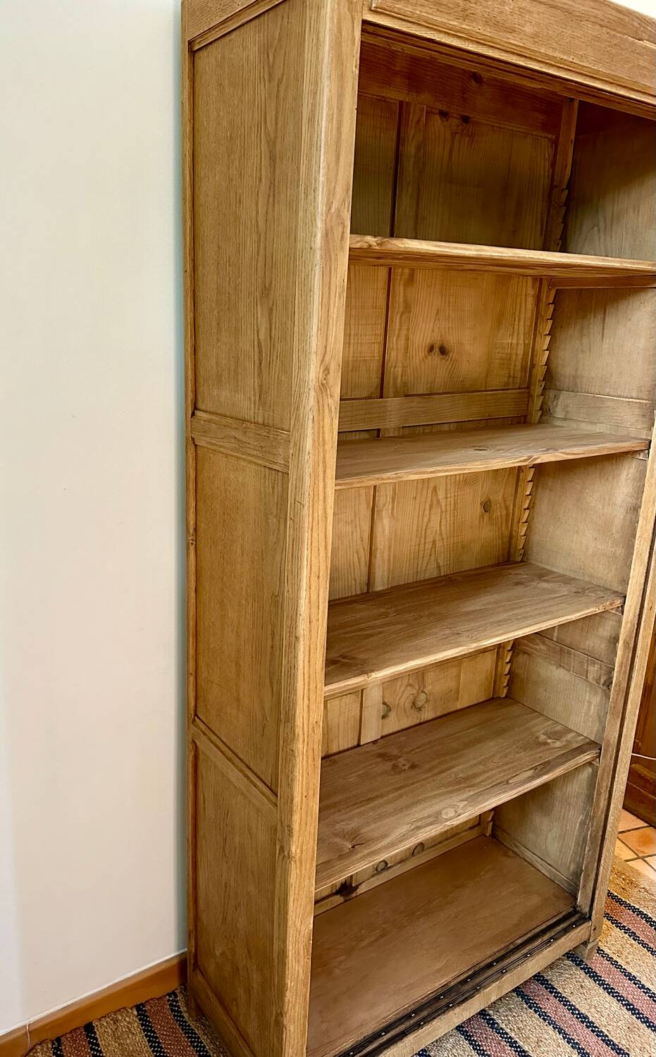 Parisian wardrobe with sliding doors