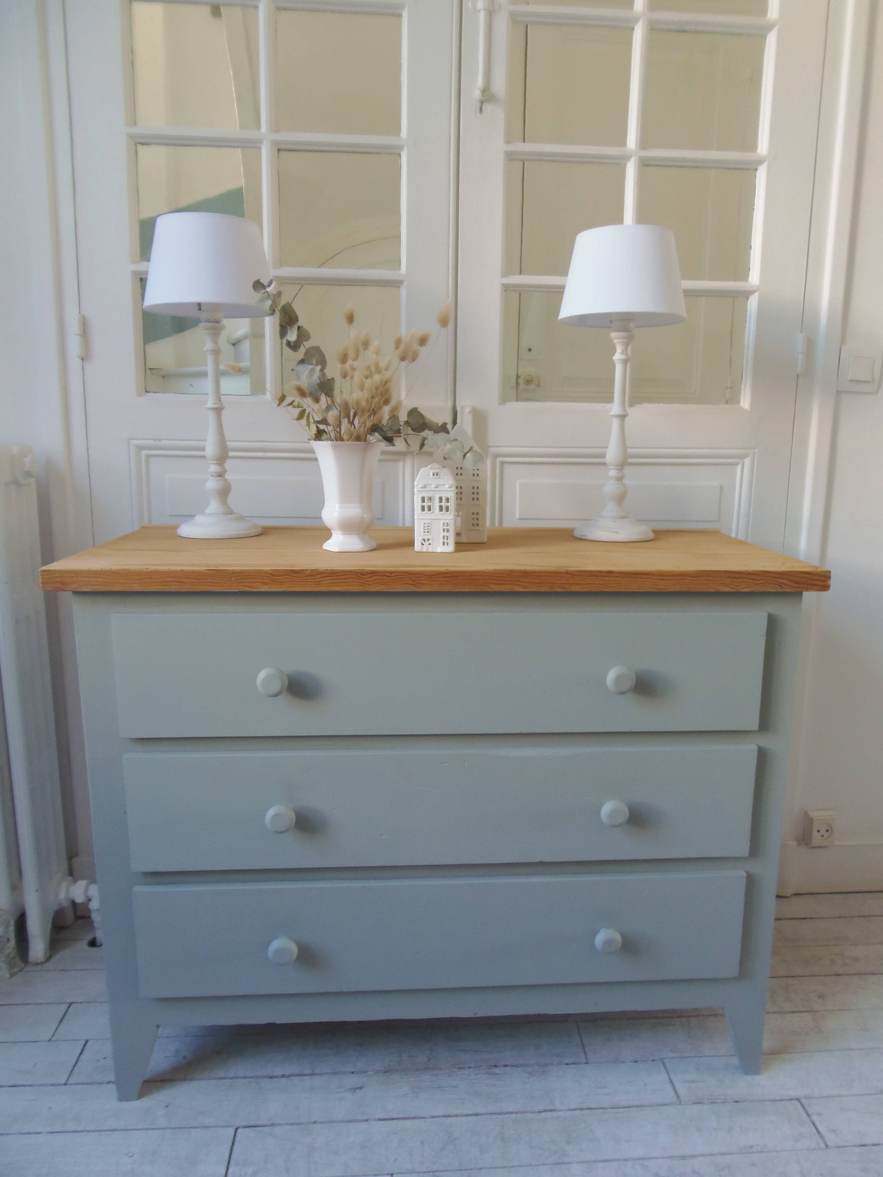 Re-enchanted chest of drawers in verdigris, wooden top protected by varnish. 3 t furniture