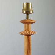 Lampe de table en bois de pin postmoderne vintage des années 80
