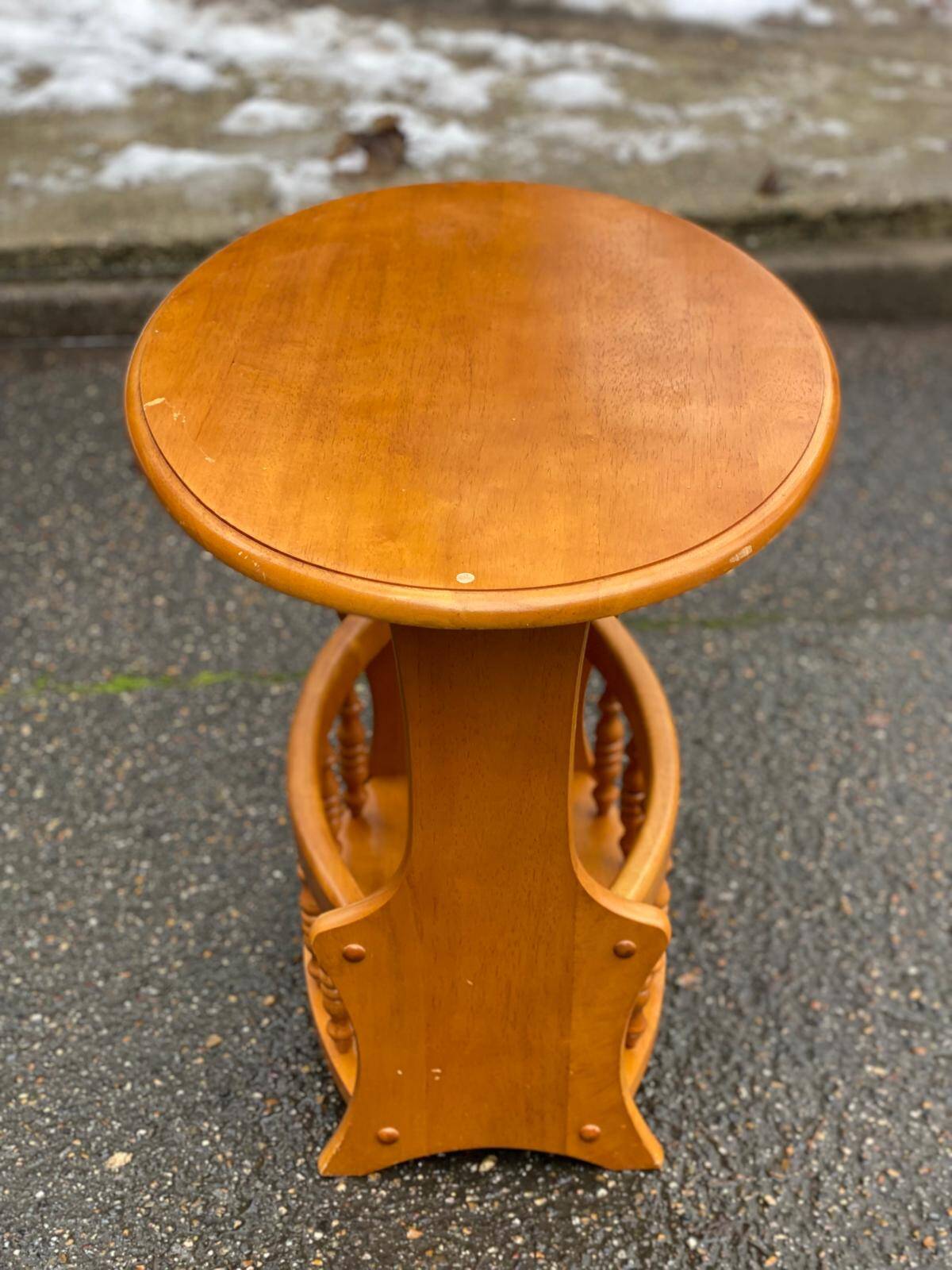 Round oval side table in carved solid wood from the 20th century.