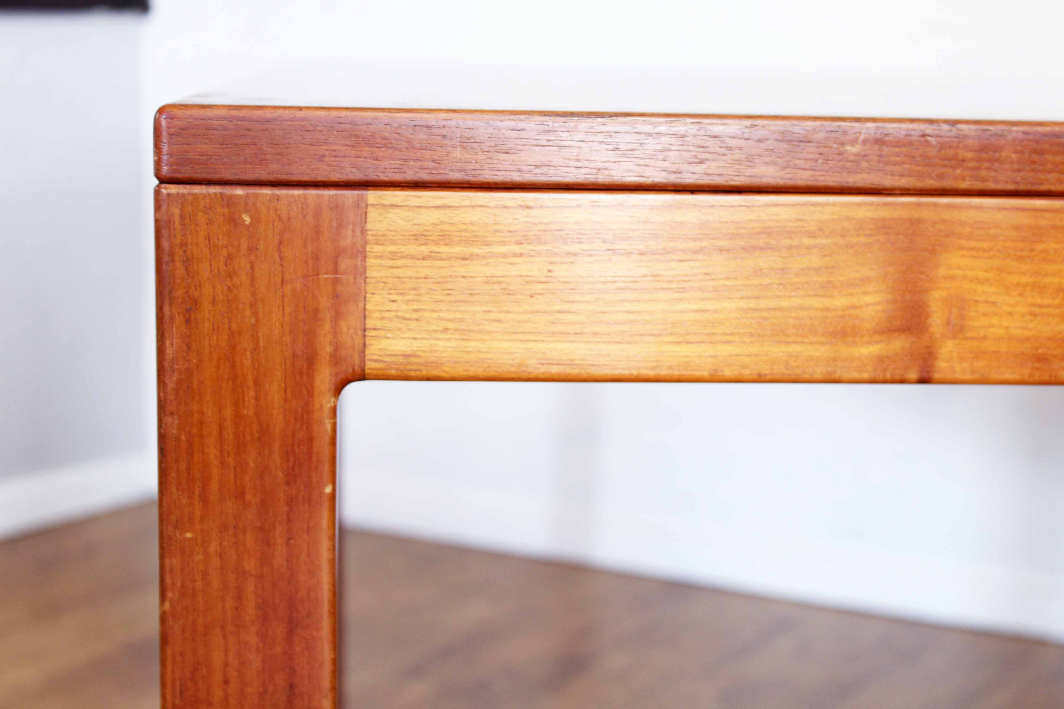 Table scandinave extensible en teck 4 à 10 personnes