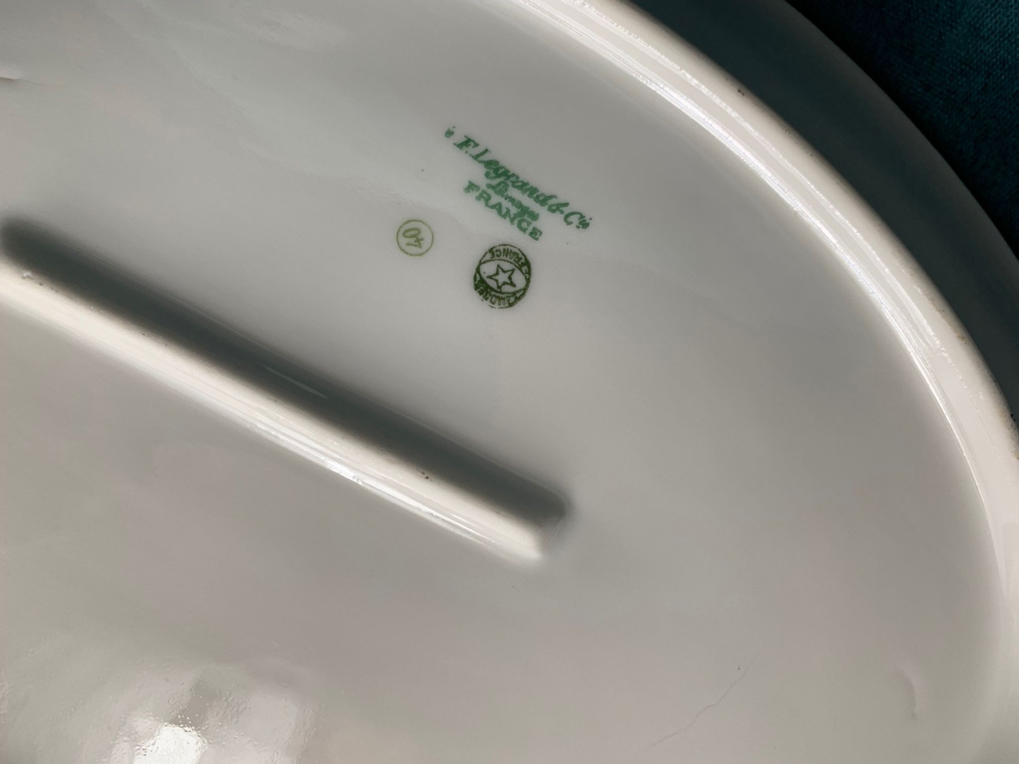 Limoges F.Legrand & Cie - Oval dish, art deco era in white porcelain, platinum nets,