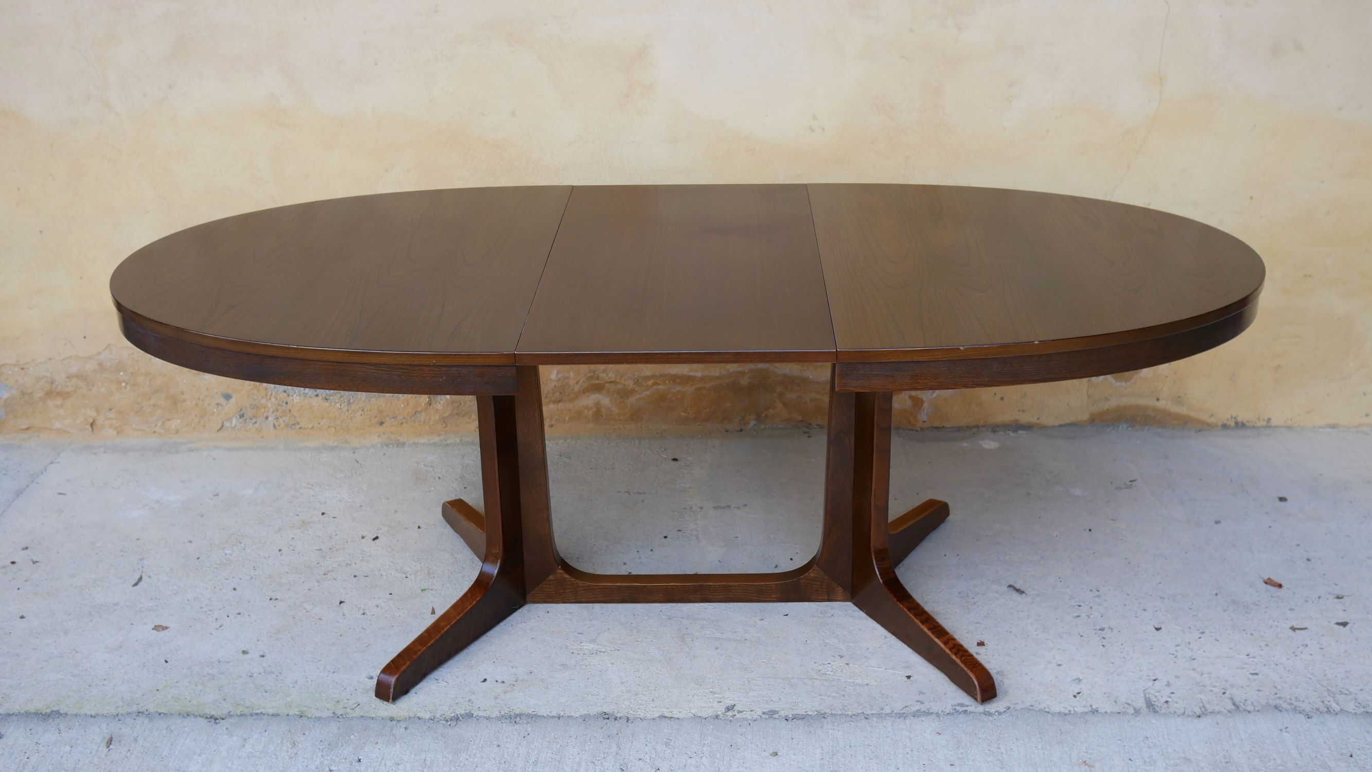 Oval dining table extendable by Baumann