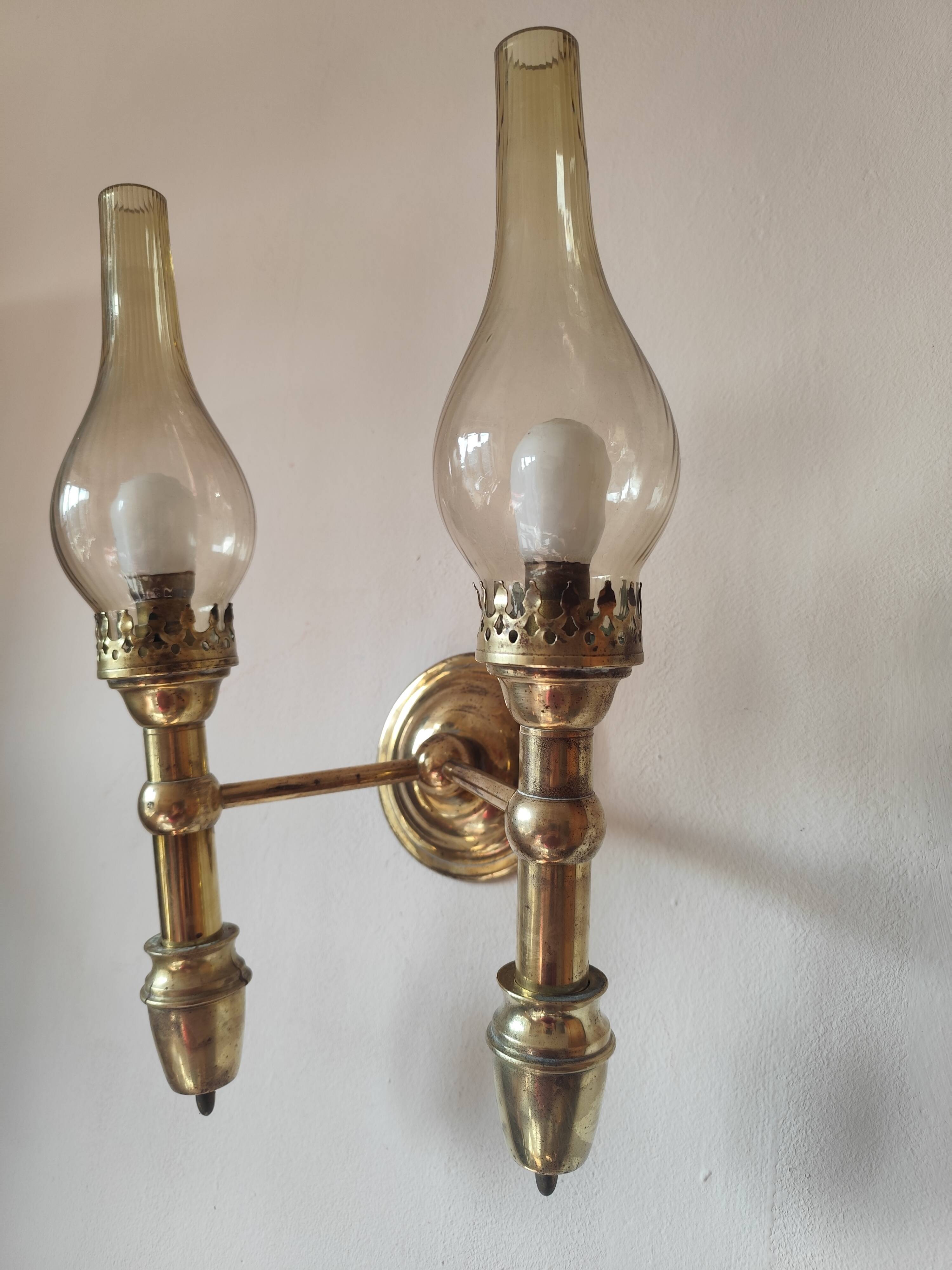 2-light wall light in brass and glass tulips