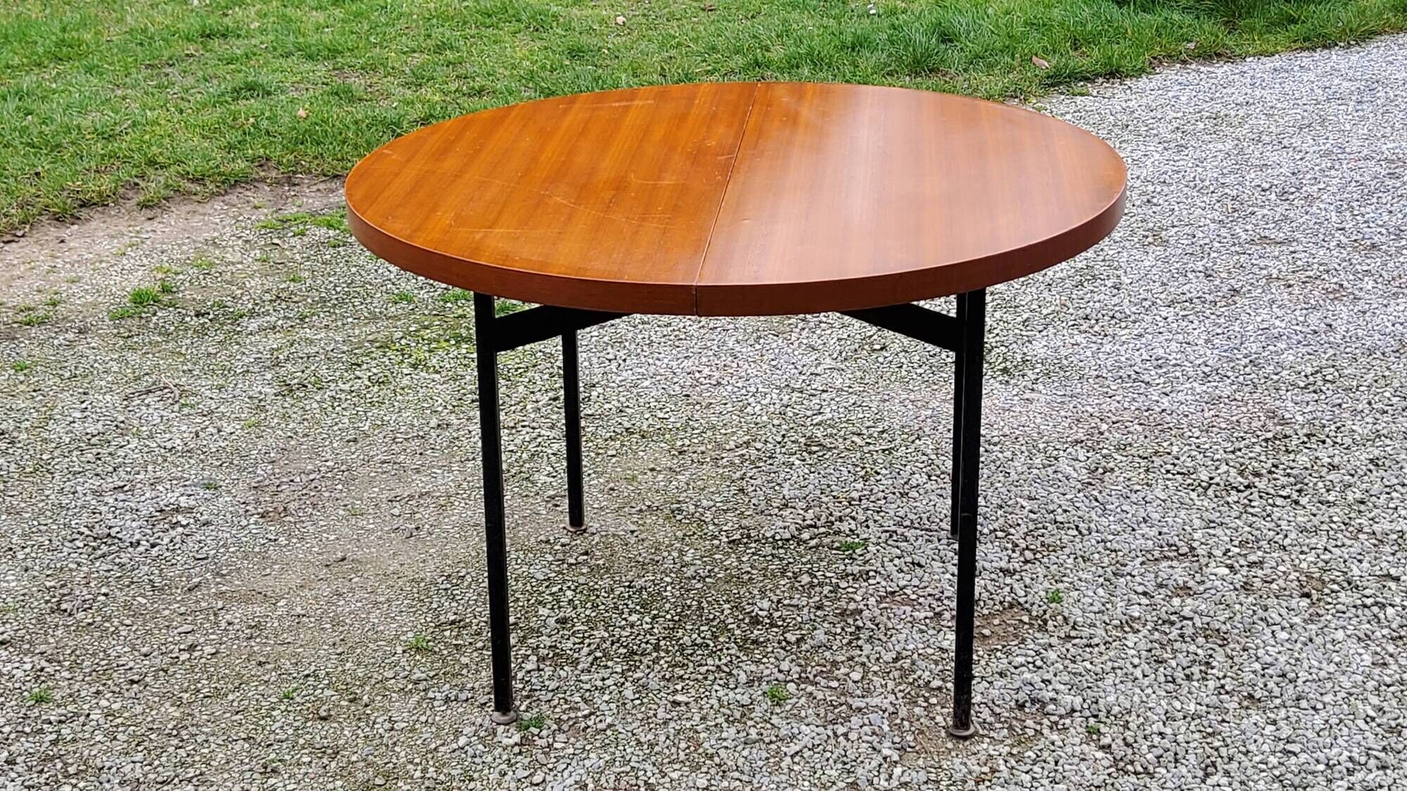 Vintage round table in blond mahogany by Gérard Guermonprez Editor Magnani, metal base