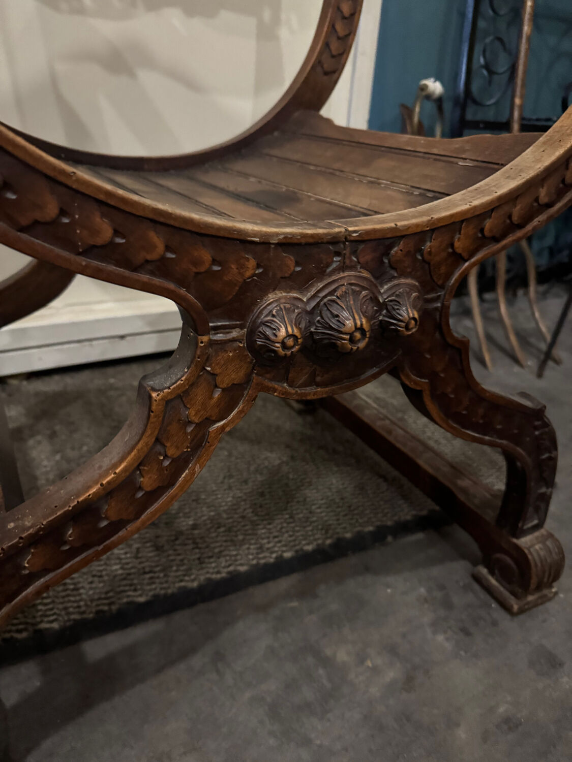 Curule Dagobert armchair in walnut