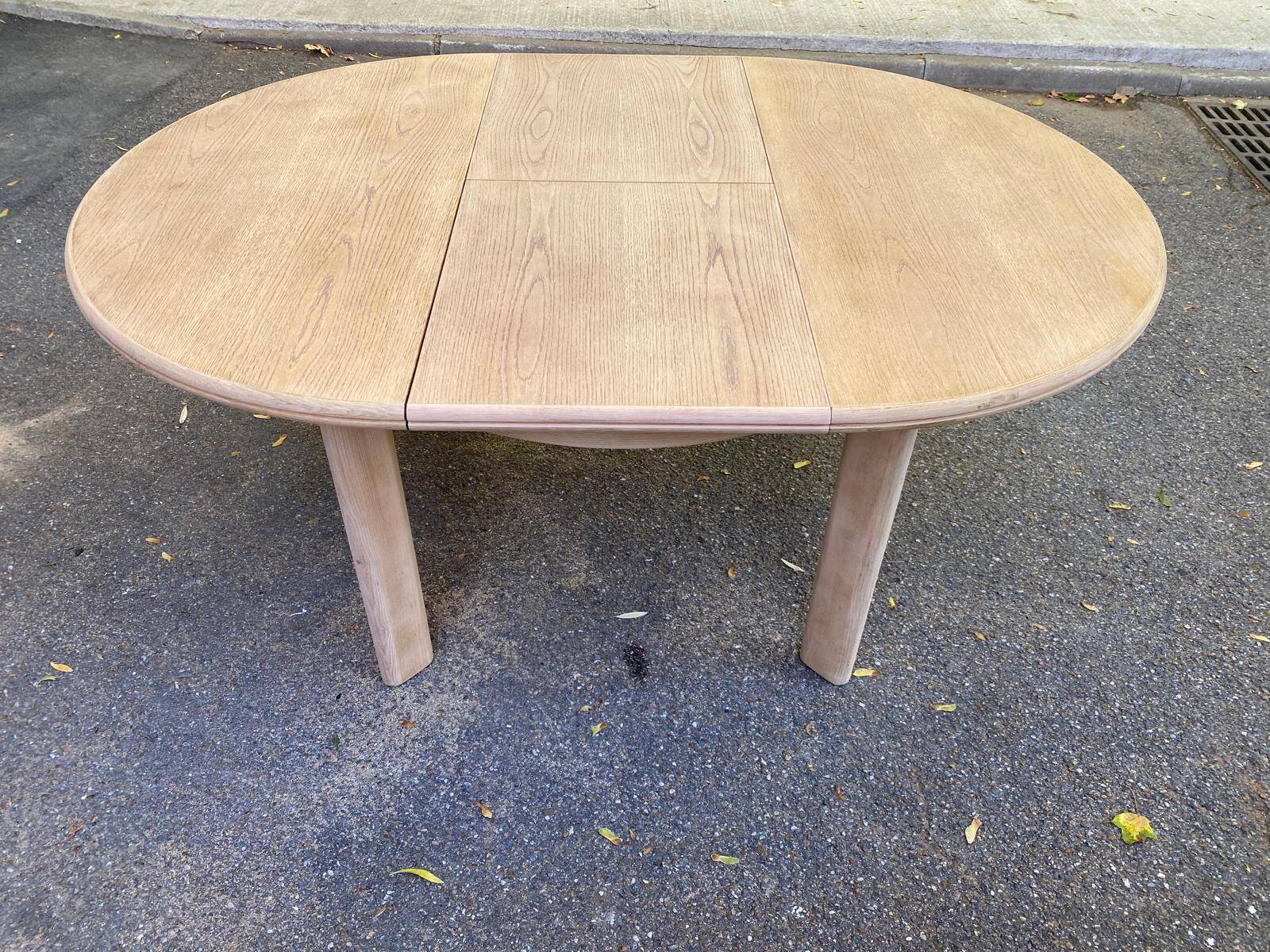 Scandinavian round extendable dining table stripped in oak 1980