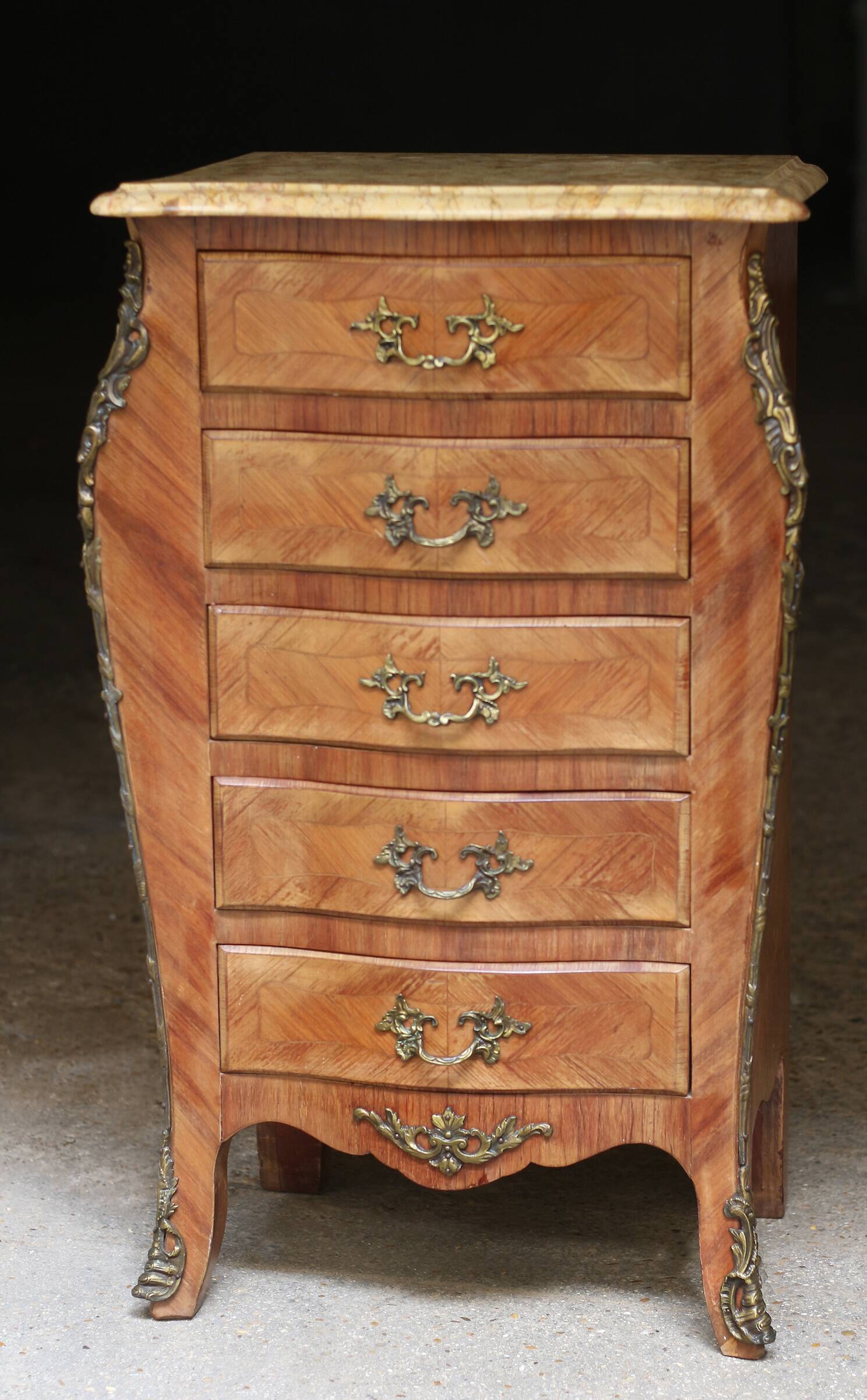 Adorable small veneered chest of drawers.