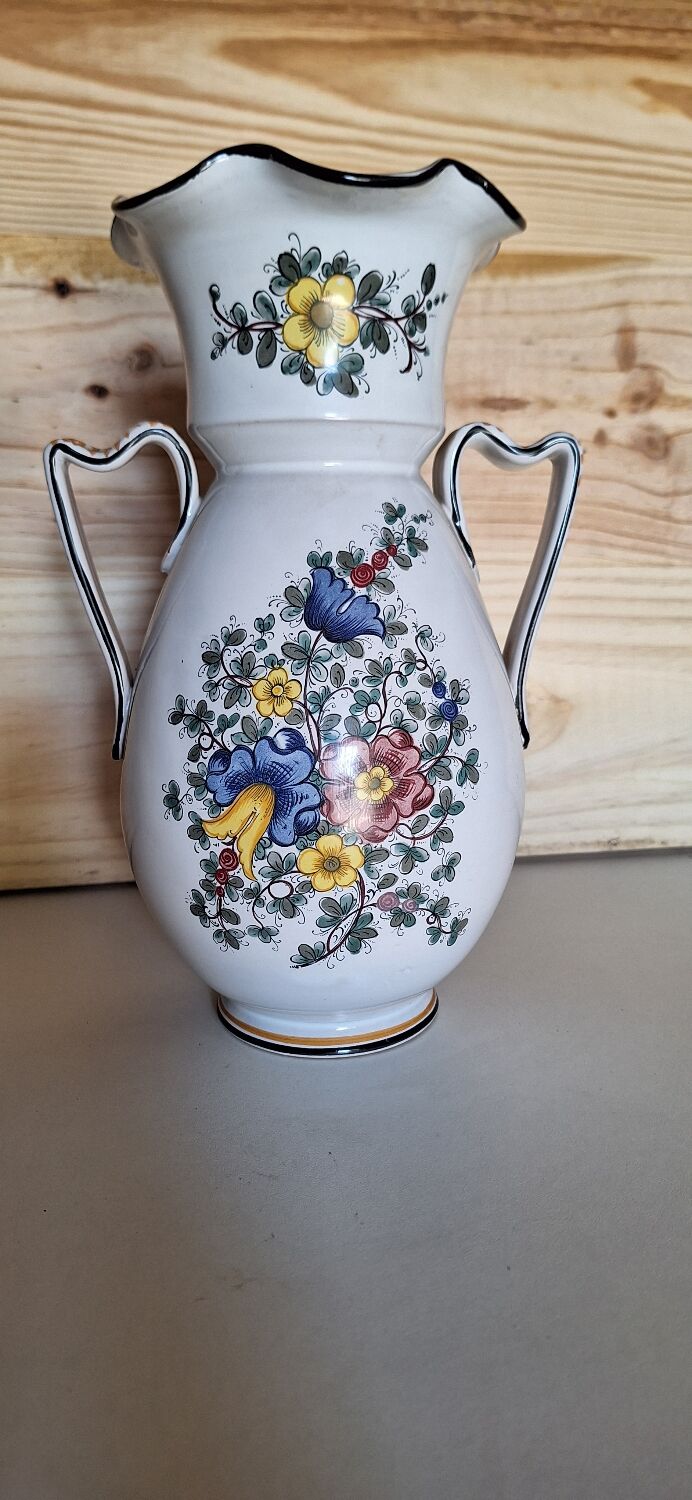 Italian earthenware vase