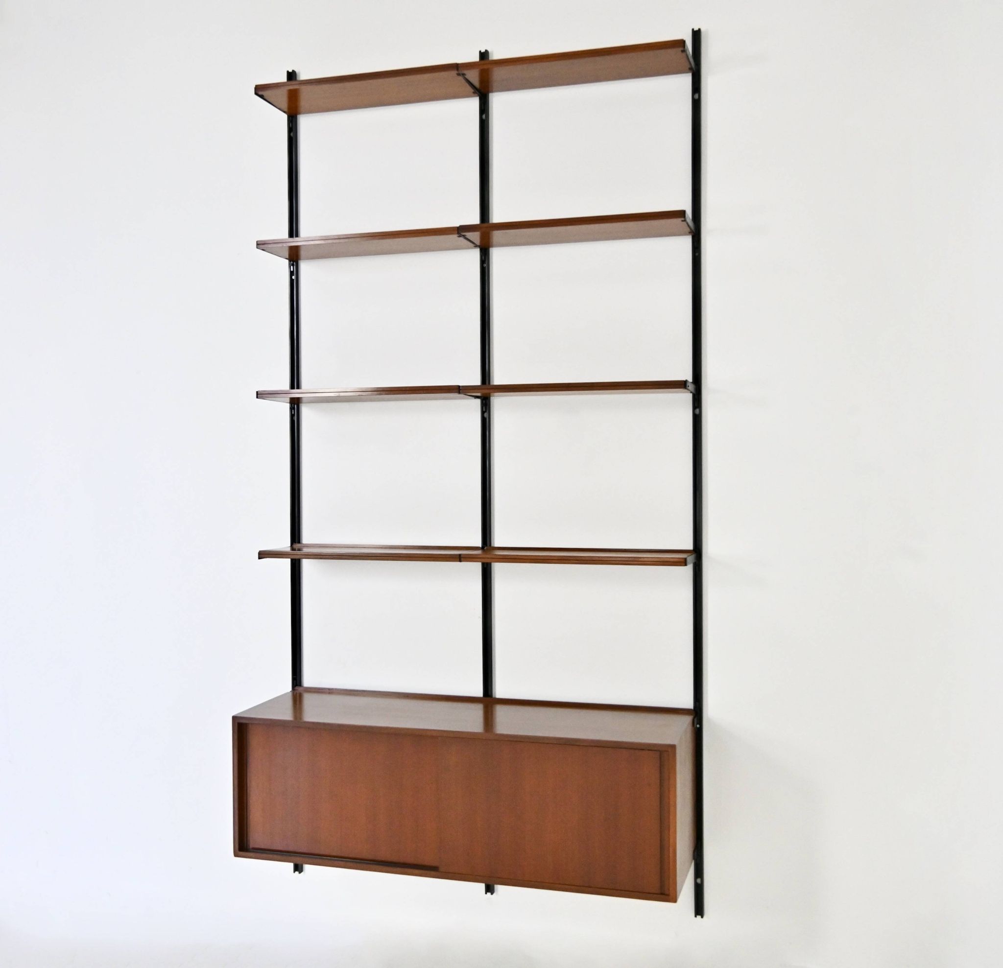 Bibliothèque murale E22 par Osvaldo Borsani pour Tecno, années 1950