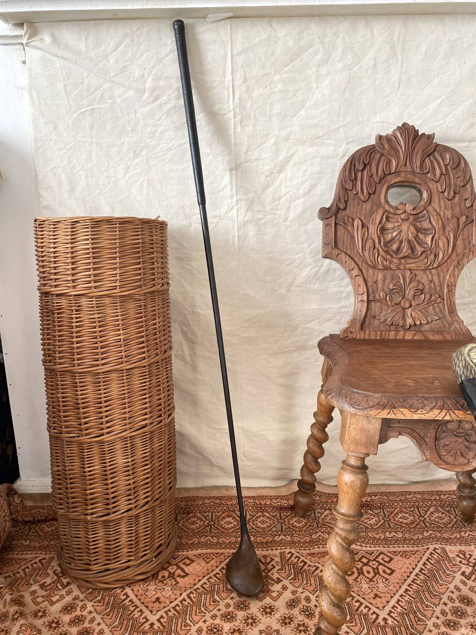 Panier en osier tressé , porte cannes vintage