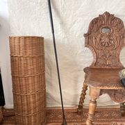 Panier en osier tressé , porte cannes vintage