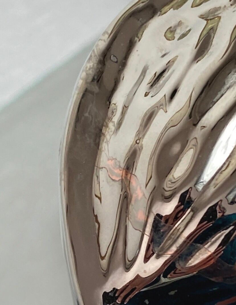 Nutcracker in the shape of a nut in silver-plated metal.