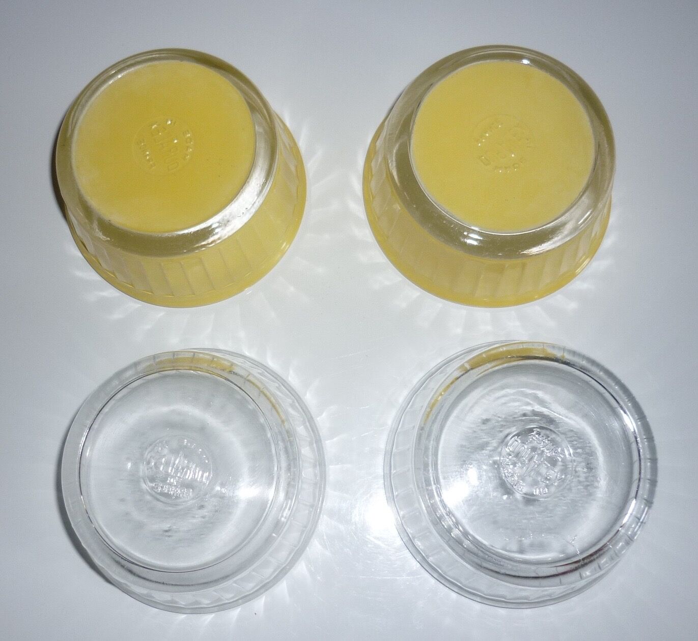 Lot of 4 glass ramekins 2 transparent and 2 yellow