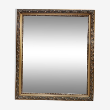 Miroir avec cadre en bois sculpté doré