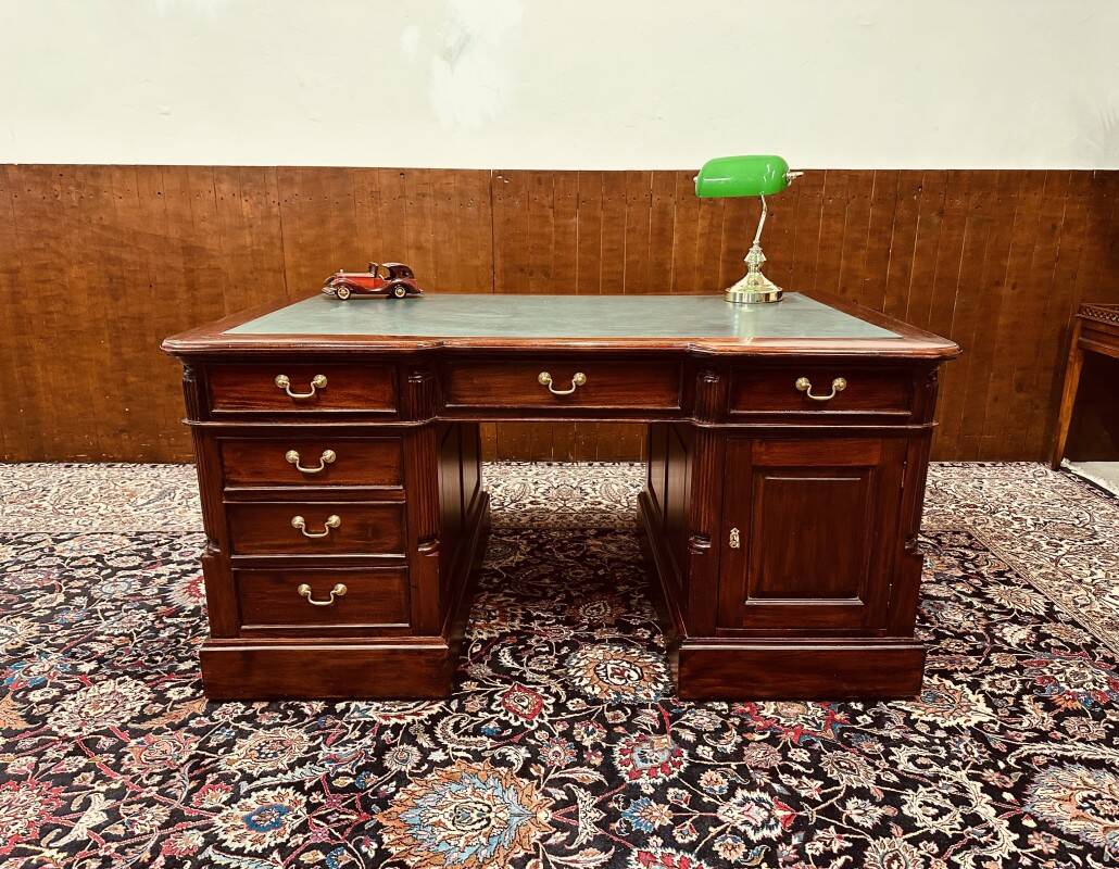 Classic English Desk Partnerdesk