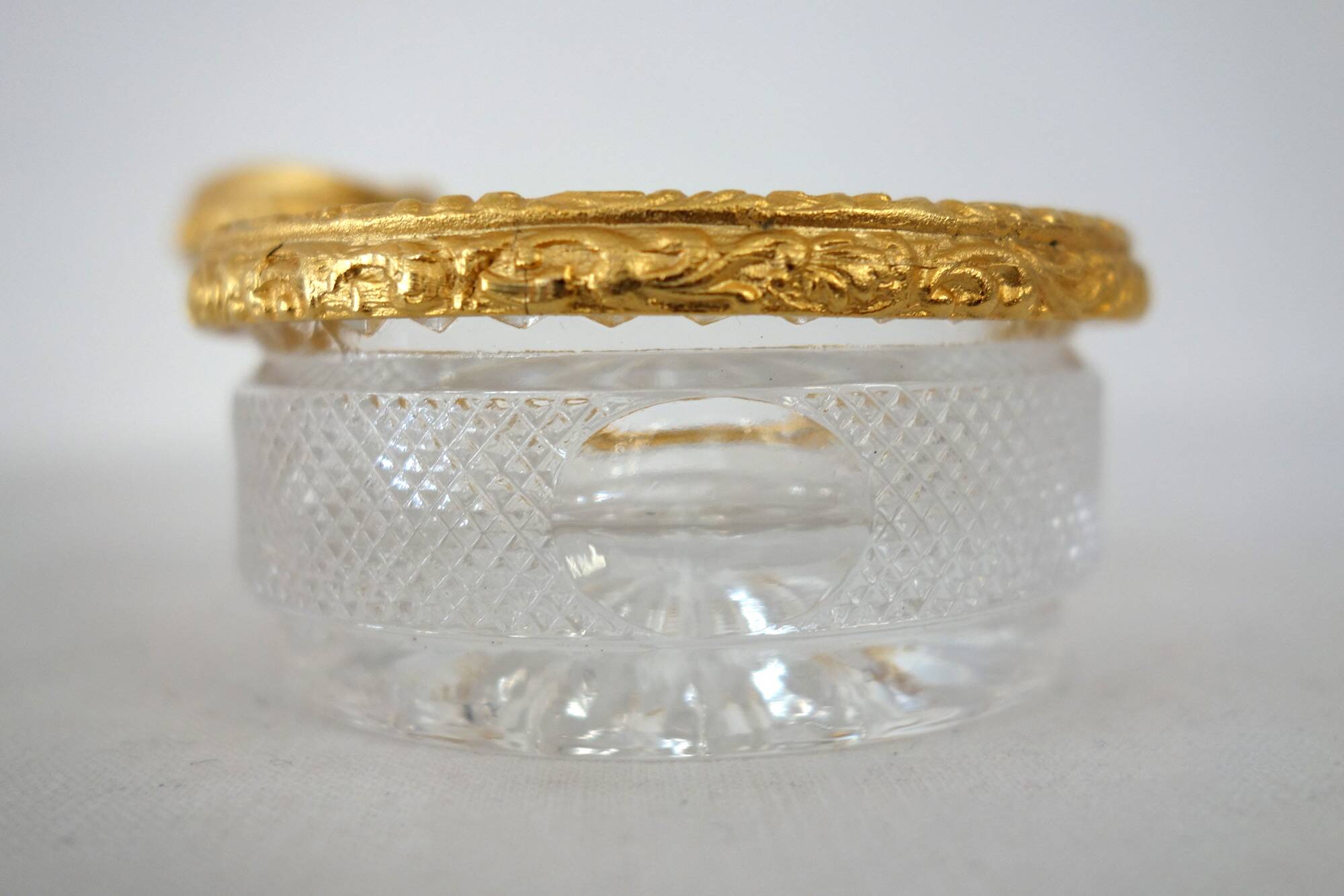 Small glass and gilt bronze ashtray Fleurs de lys