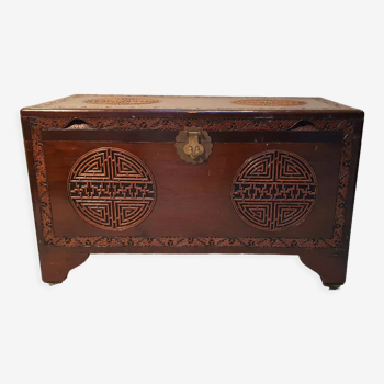 Chinese wedding chest in carved wood late 19th century