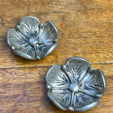 Mini lotus ashtrays in silver-plated metal