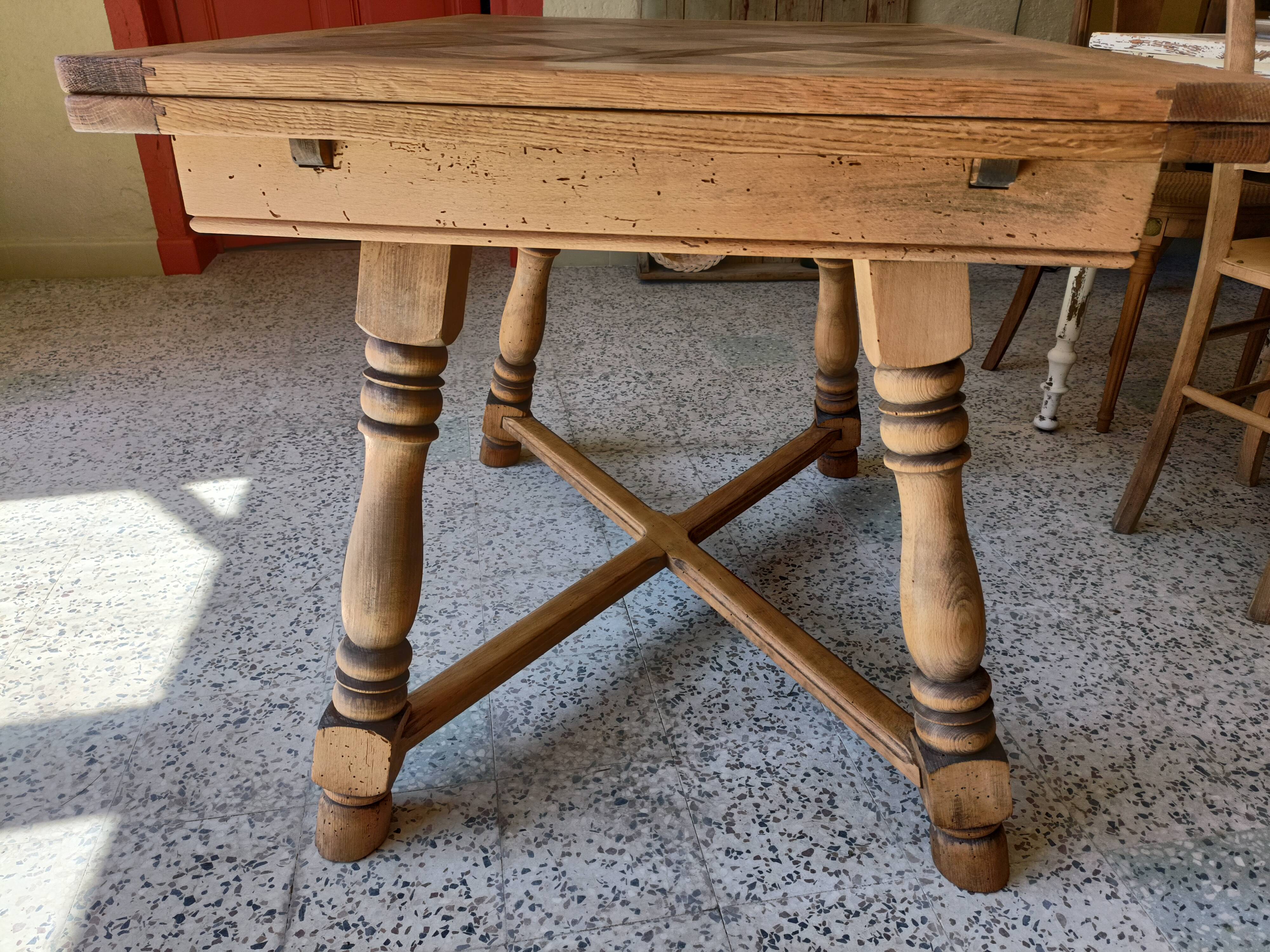 Table avec rallonges intégrées rénovée
