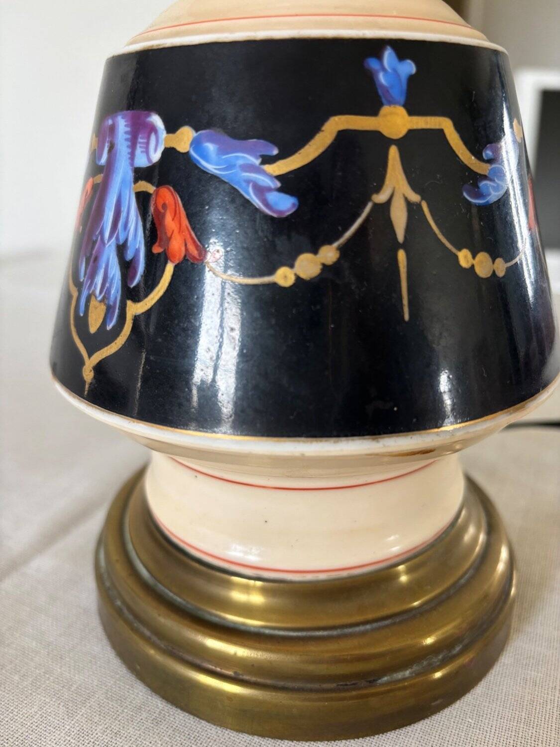 Art Deco table lamp in glazed and gilded porcelain, 20th century