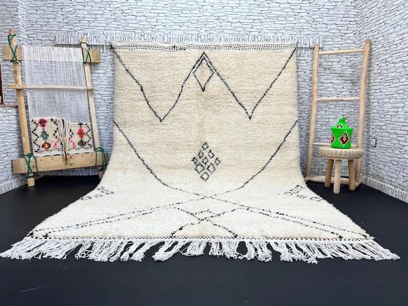 Handmade pure wool beni ourain rug, size 200x300 cm.