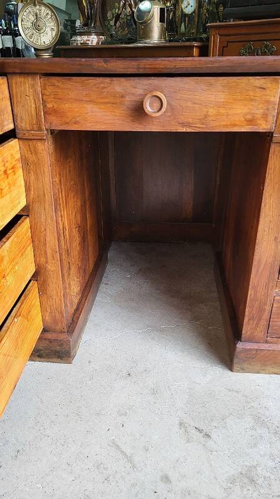 BUREAU A 9 TIROIRS EN NOYER 1900