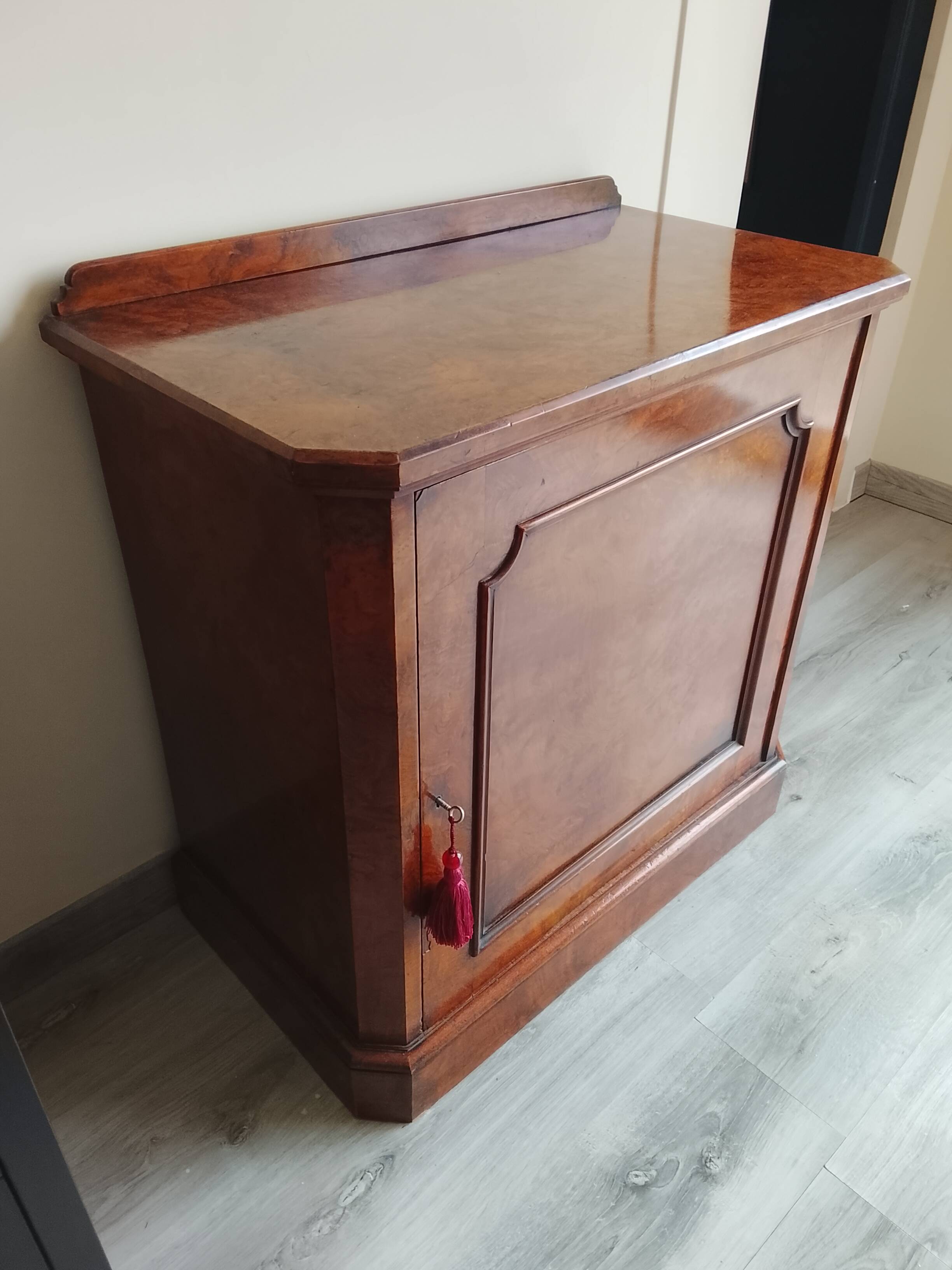 Beautiful small antique buffet in polished walnut.