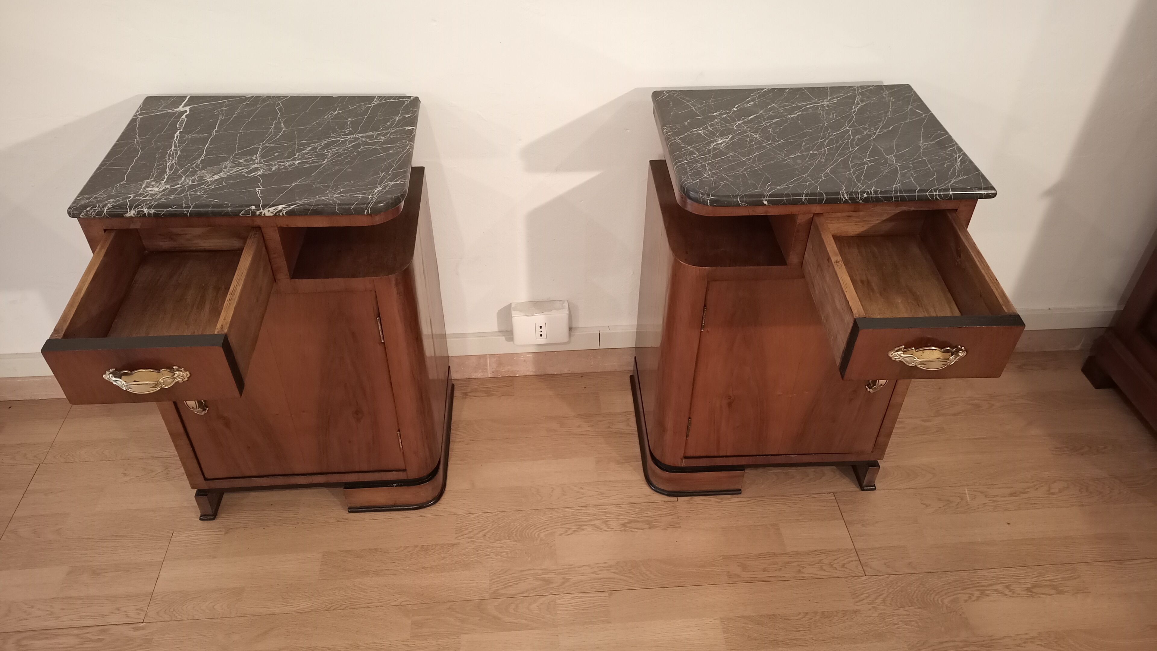 Tables de chevet italiennes Art Déco en noyer, Set de 2
