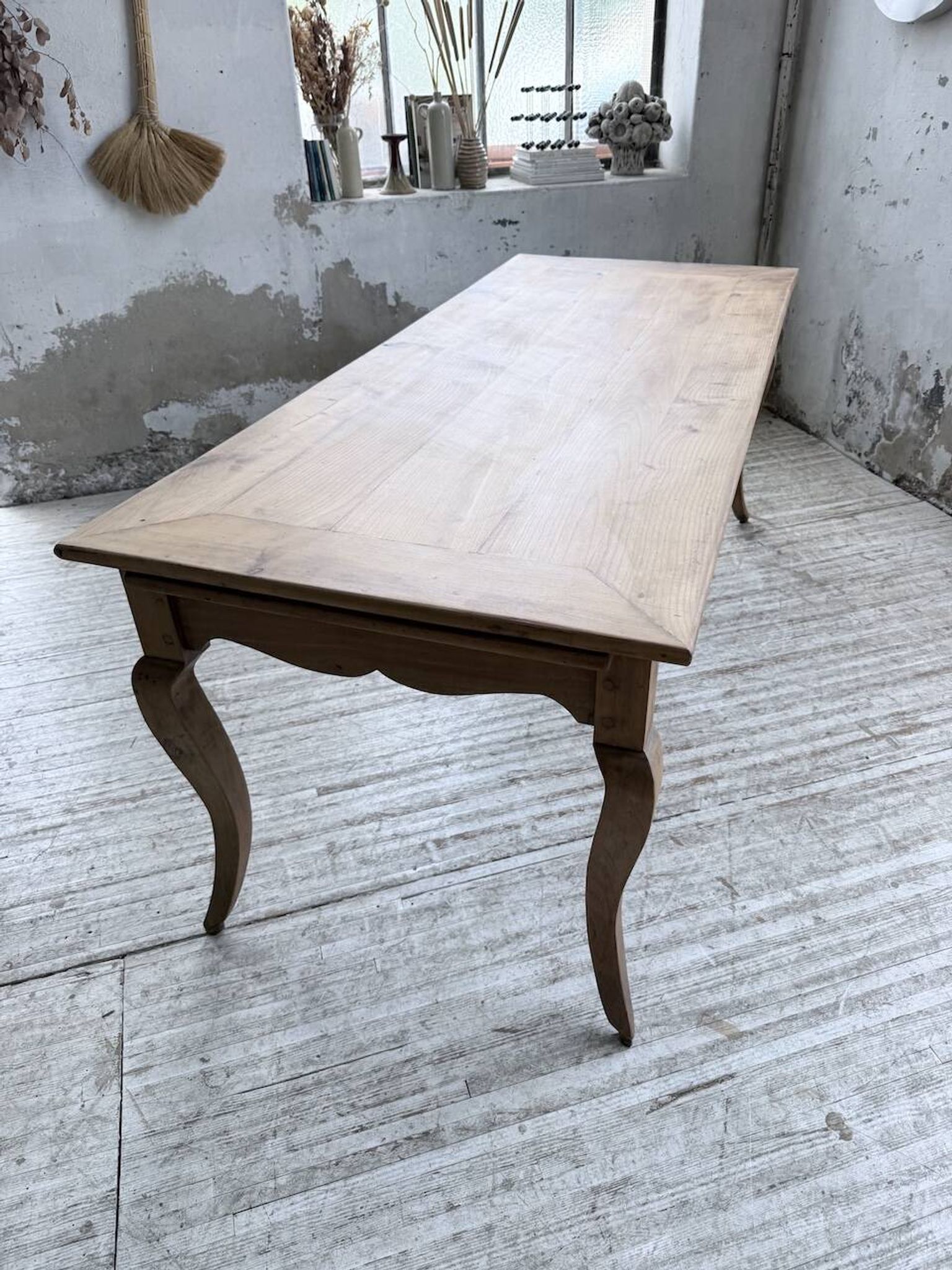 Table de ferme merisier pieds galbés XIXème