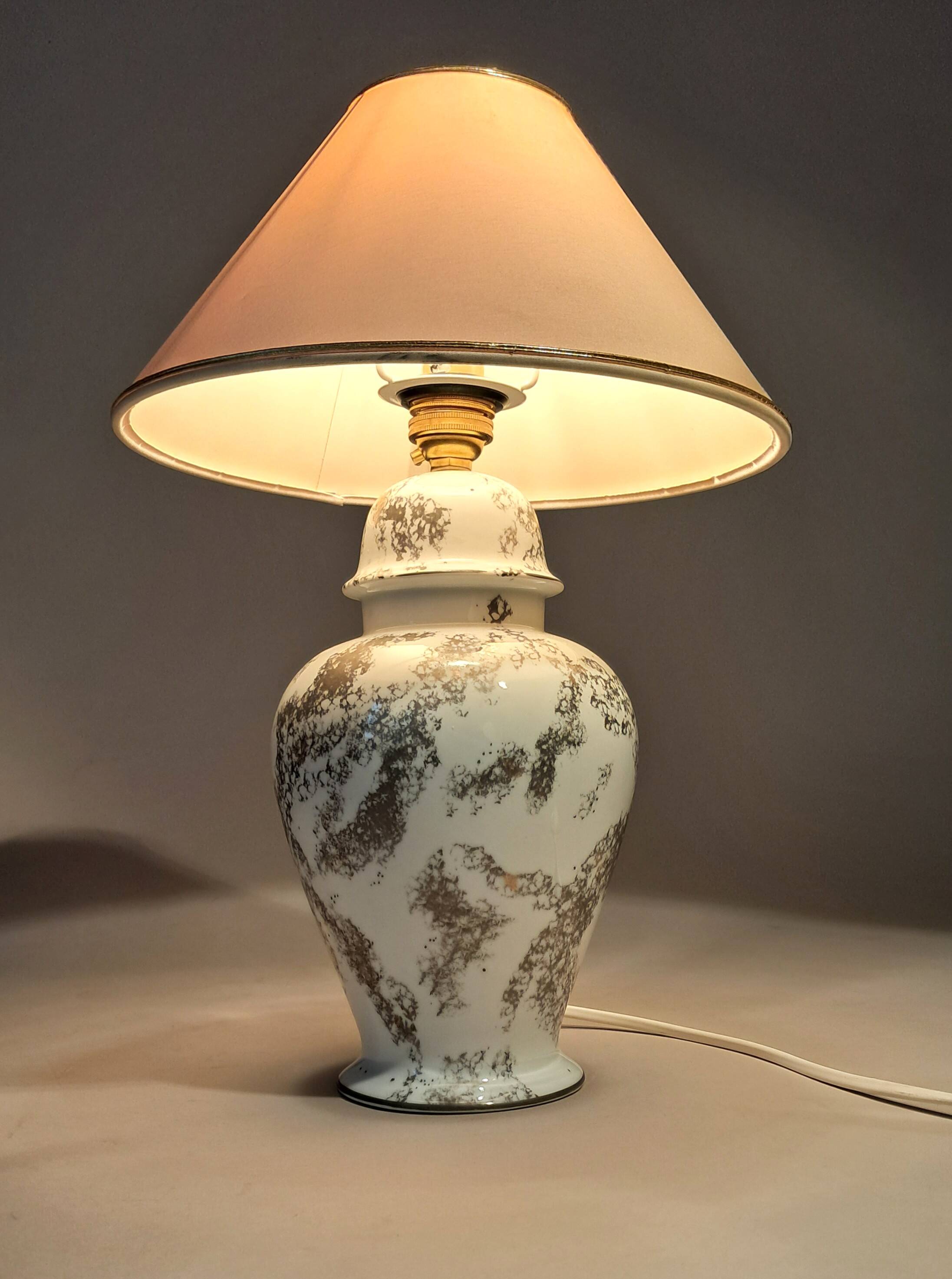 Fine porcelain lamp, hand-painted decoration. Laure Selignac, Paris.
