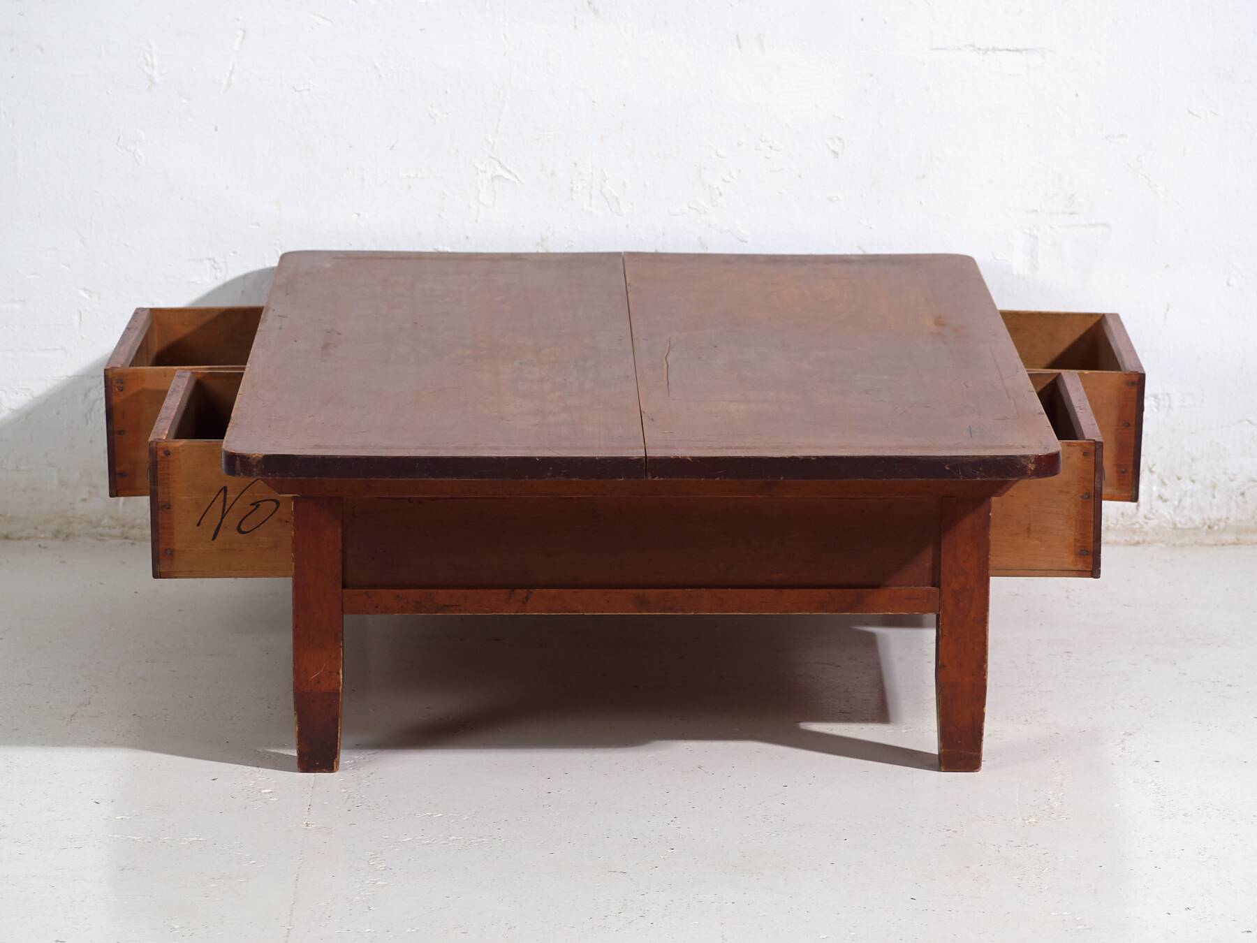 Table basse japonaise ancienne avec tiroirs – période Showa – vers 1930-1950